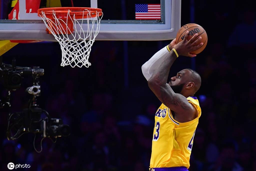NBA高管：湖人未官宣詹姆斯执行球员选项 很奇怪